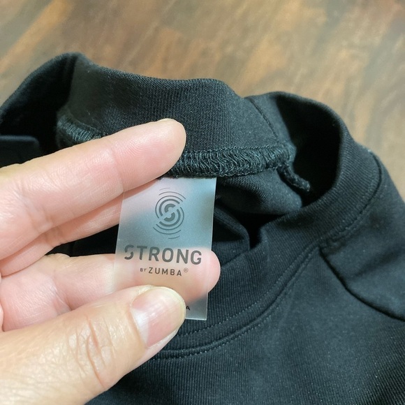 STRONG BY ZUMBA STRONG NATION long sleeve crop top with glittery piping Med NWT - Picture 3 of 15